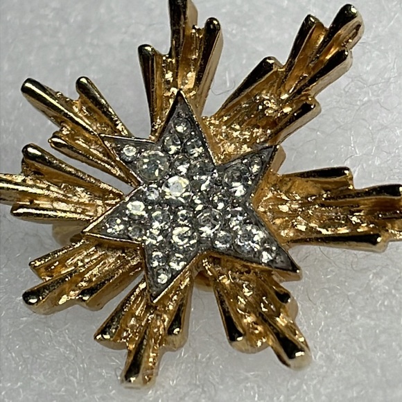 Trifari Single - Picture 4 of 11